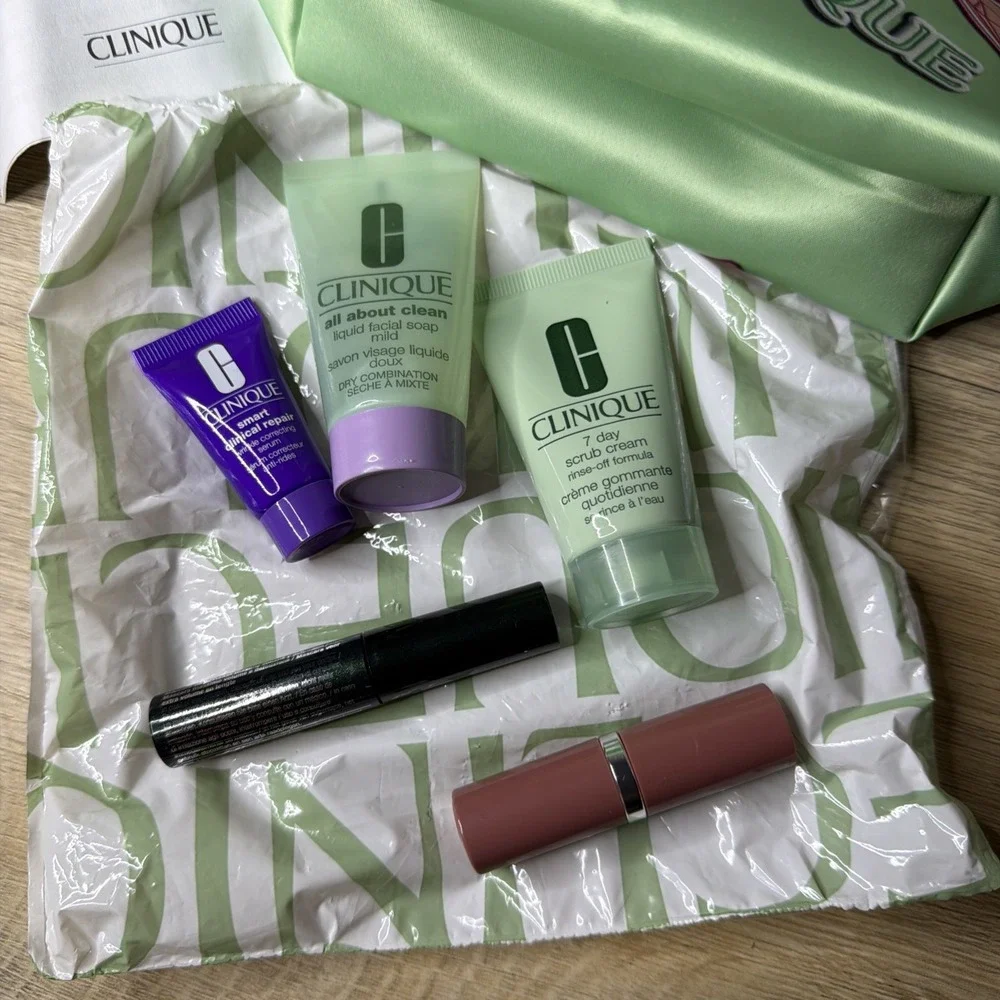 Clinique Green Patch Pouch Bag 90s Y2K Shiny Glossy Retro Holographic‎ Makeup